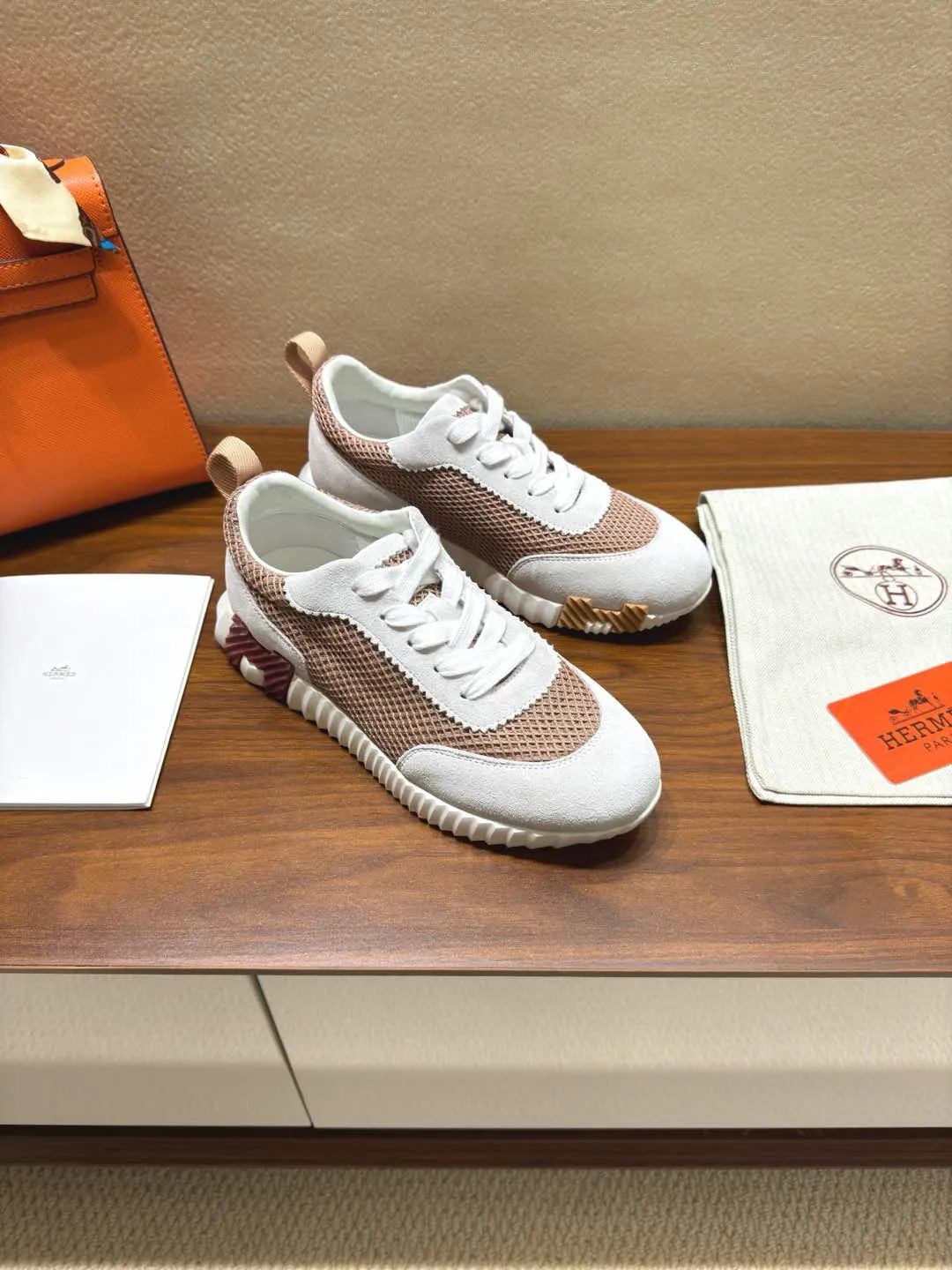 💕💕Factory direct selling price p640💕💕 Men ➕20💰Hermes 🐎24 new sports shoes 🆕 H family 2024giga new sports shoes **3cm, a real artifact, original molded outsole, very stylish and light, perfect foot feel💯 size: 34-46 (customized at 34.45.46)